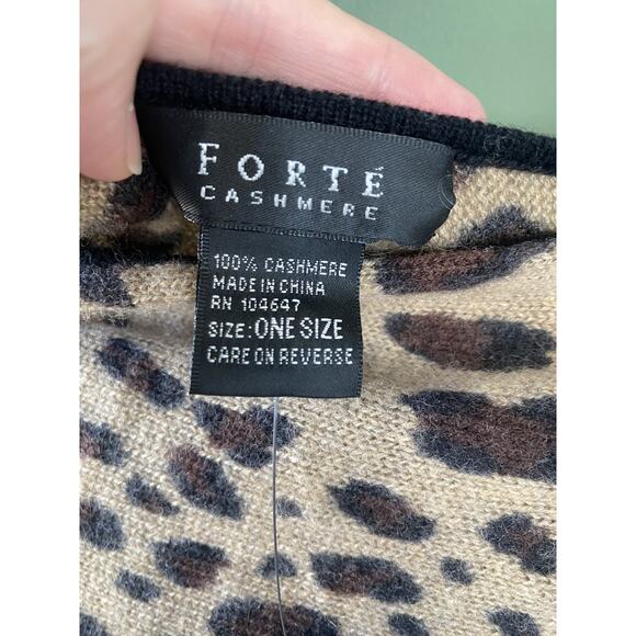 Forte Cashmere Poncho Shawl Sweater One Size Brown Animal Print Classic Chic - Picture 6 of 9